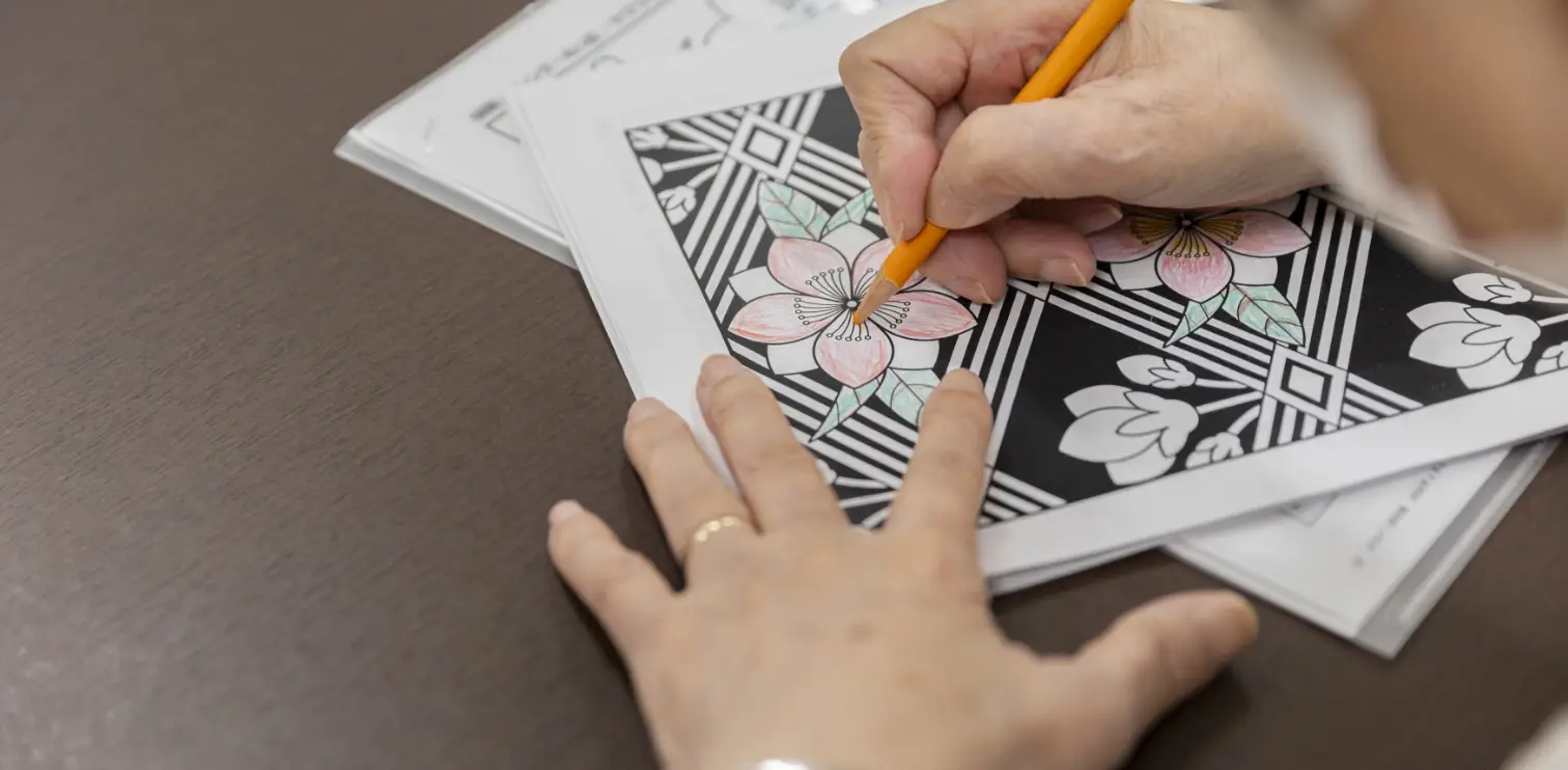 塗り絵を楽しむ手元の様子