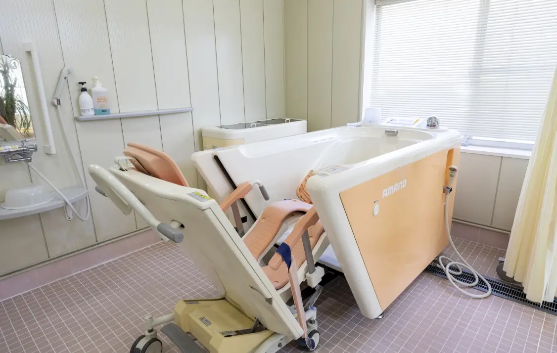 安全に配慮された特殊浴室
