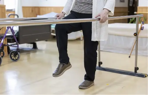 利用者が運動を行っている様子