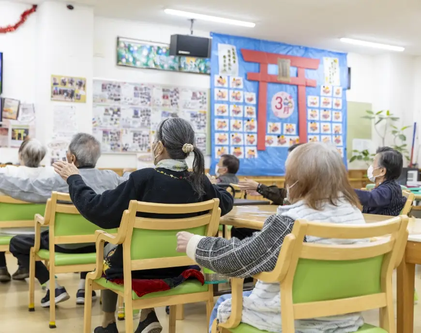 レクリエーションを楽しむ入居者の様子